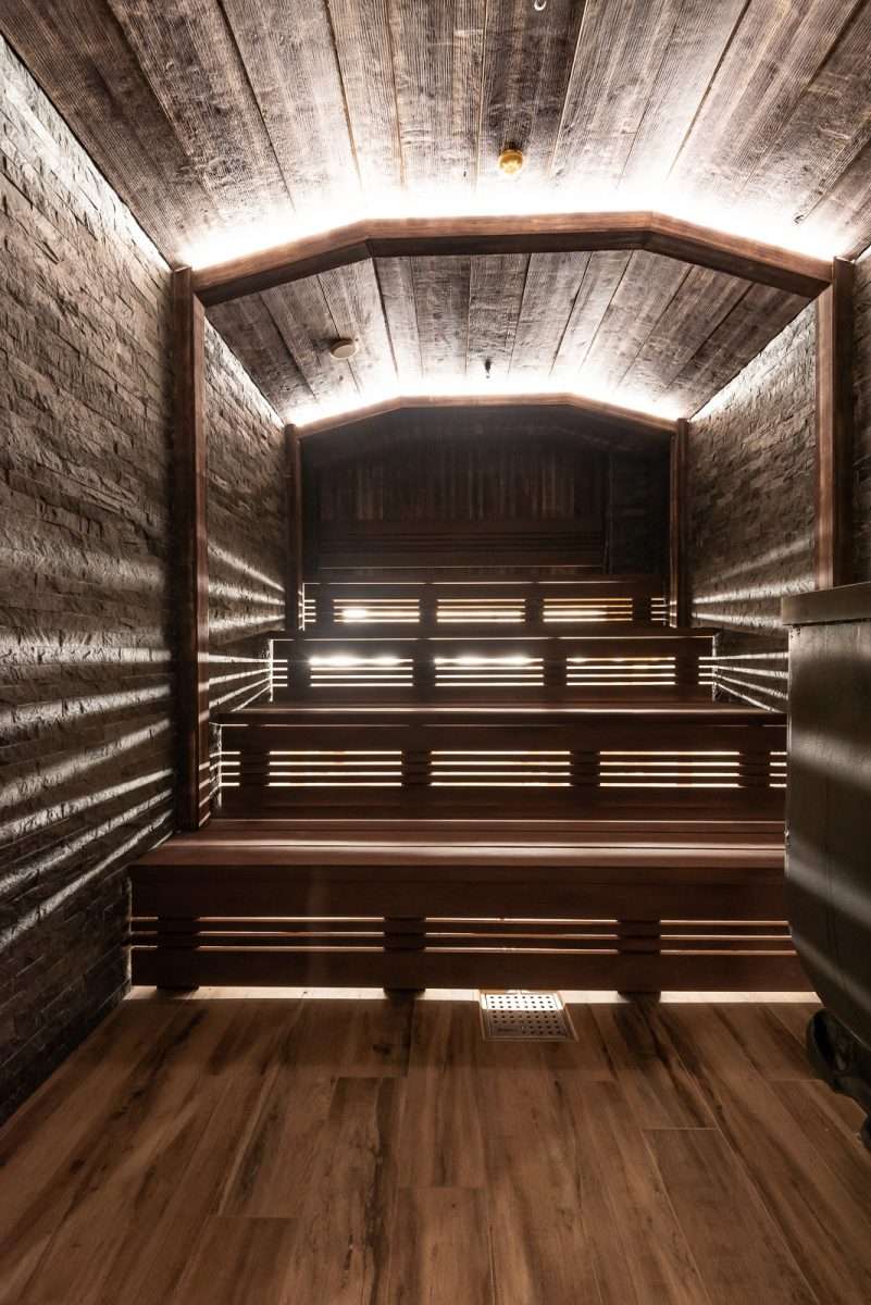 Баня Штольня с настоящей горной вагонеткой