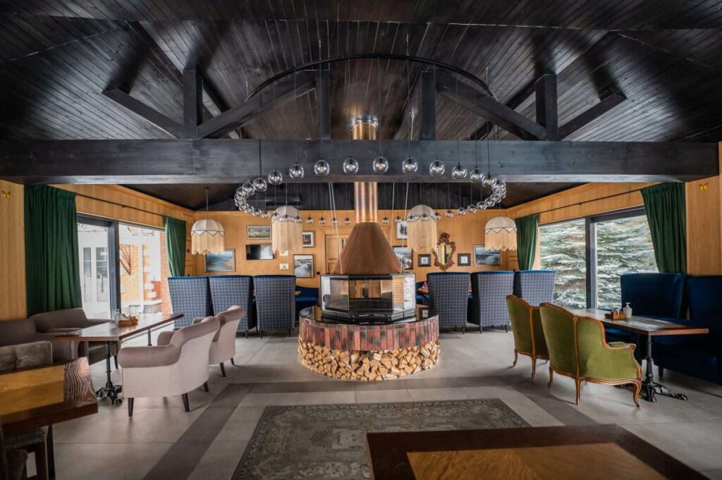 Каминный зал