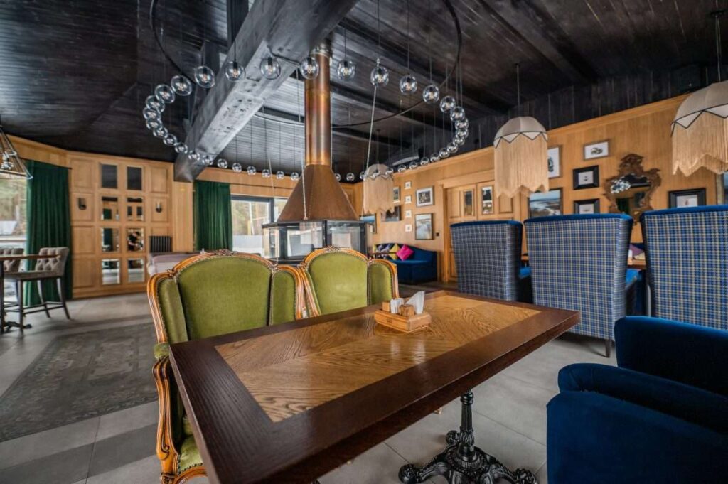 Каминный зал