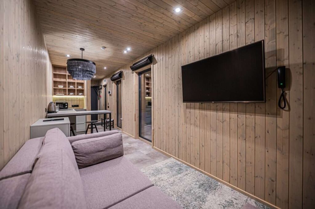 Проживание в Дом — контейнер в термальном курорте Баден Баден Еткуль