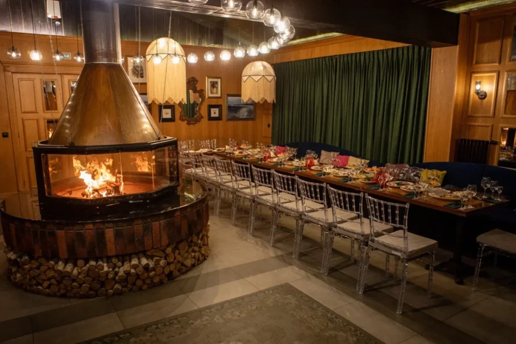 Каминный зал