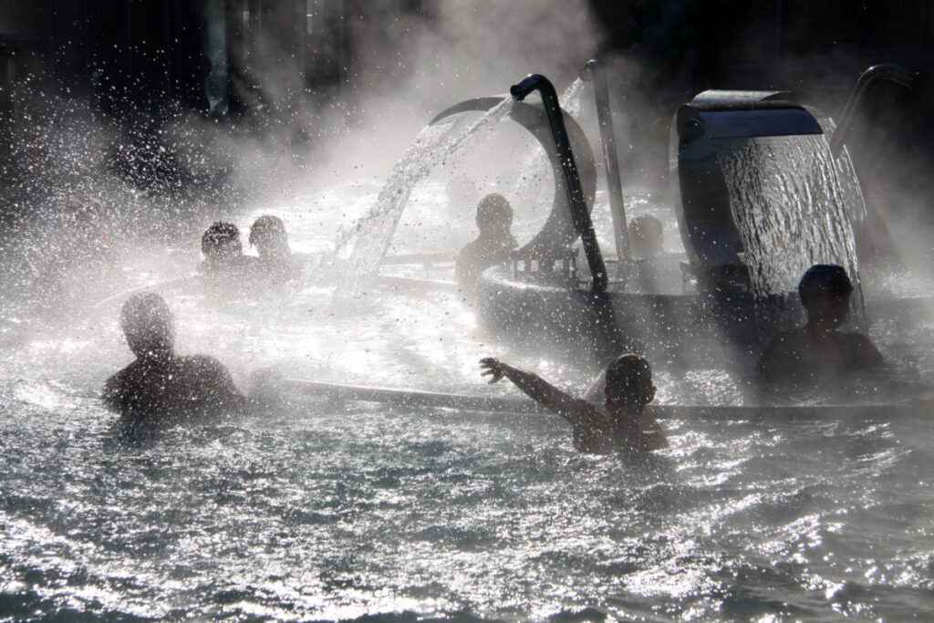 Открытый бассейн 450м<sup>2</sup>