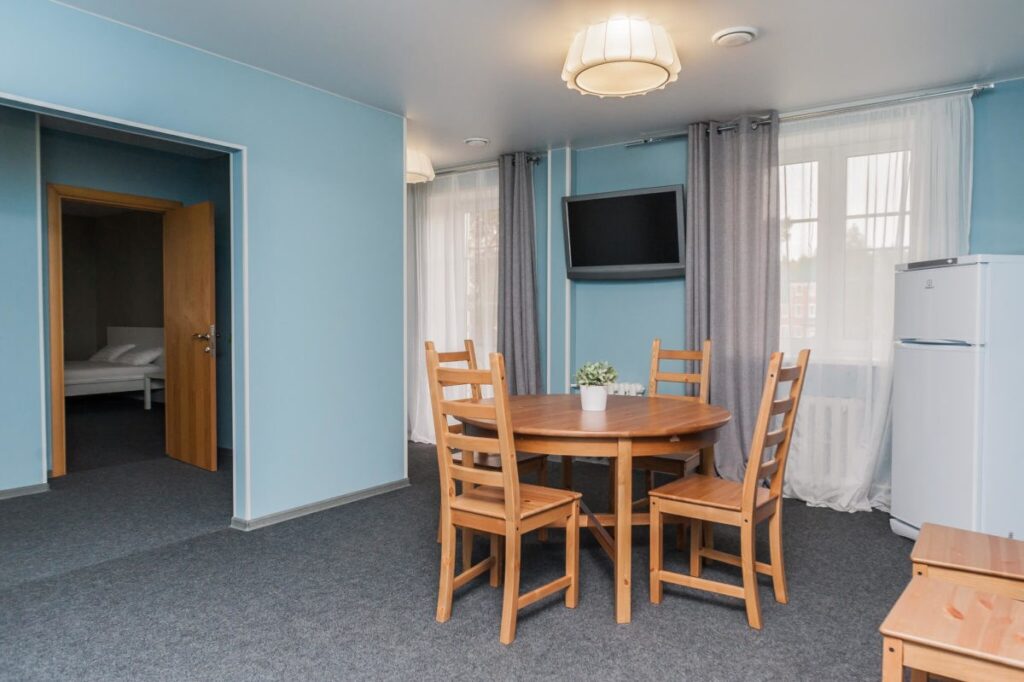 Апартаменты (с кухней и столовой)